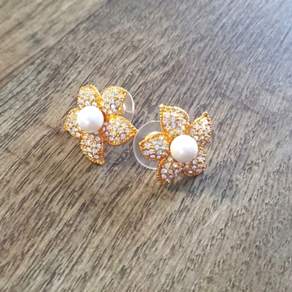 Vintage gold, pearl and rhinestone flower earrings